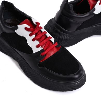 Кроссовки с красными шнурками фото