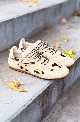 Кросівки Elara Milk Cow Print фото