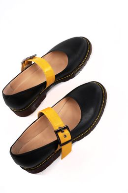 Туфли с желтым ремешком фото