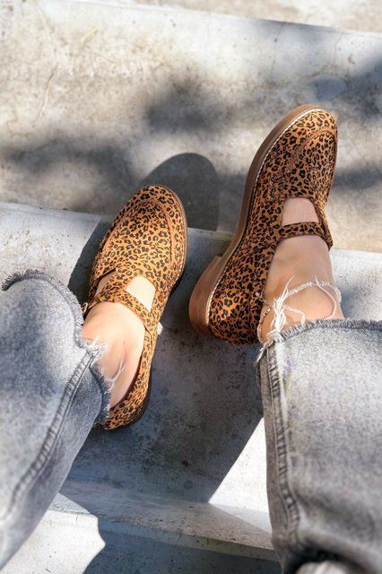 T-Bar лофери Leonie Leopard Suede фото