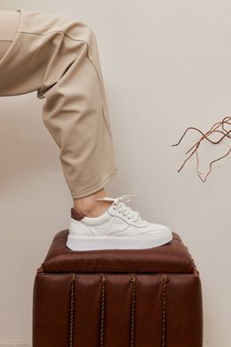 Кроссовки белые с бежевыми вставками фото