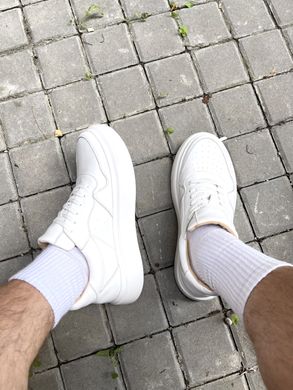 Білі чоловічі кросівки фото