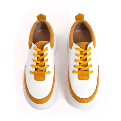 Кросівки з жовтою шнурівкою фото