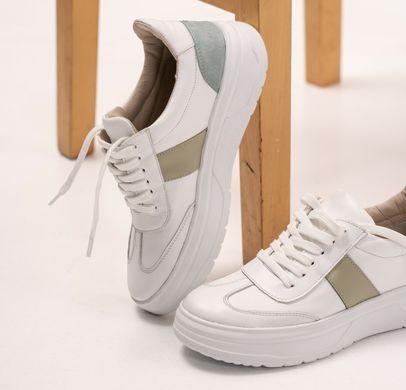 Кросівки білі з кольоровими вставками фото